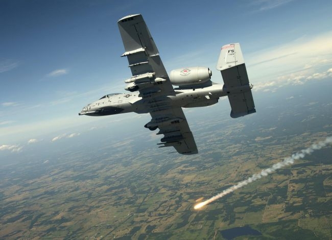 Amerîka bombeyên metirsîdar şandiye Rojhilata Navîn