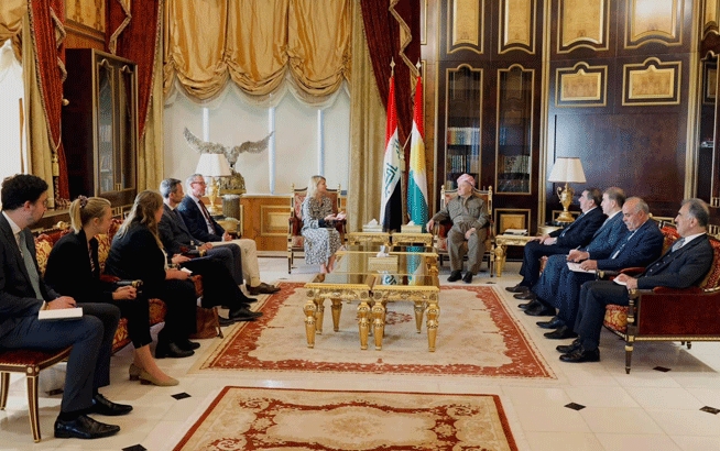 سەرۆك بارزانی پێشوازی لە شاندێكی هاوبەشی نوێنەرایەتییەكانی وڵاتان دەكات