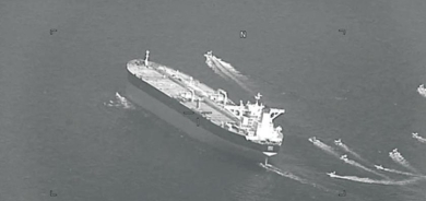 إيران تحتجز ناقلة نفط ثانية