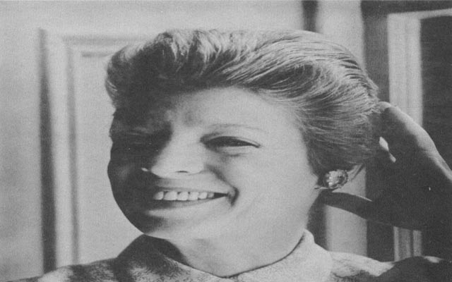 پەند و وتە  ڕۆژنامەنووسی ئەمریكی و نووسەر (میگنون ماكلۆلین) لە ساڵی 1913 لە شاری بالتیمۆر لە ماریلاند لەدایك بووە