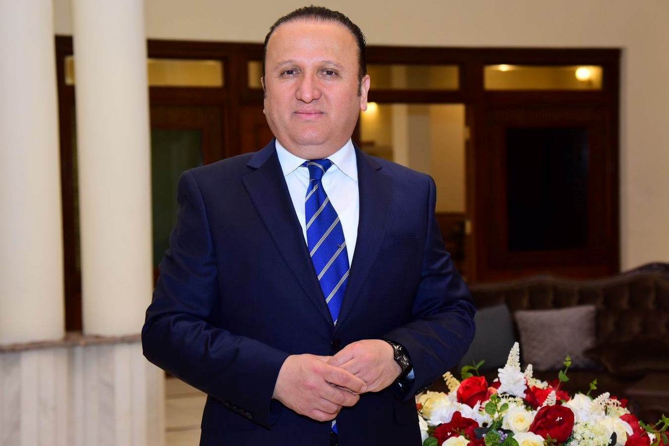 من زاد عليك في الخُلُق زاد عليك في الدين