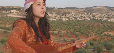 Arîn Fîl Îbiş zarokên Efrînê fêrê mûzîkê dike