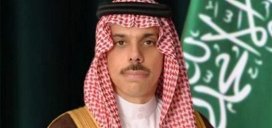 السعودية وإيران تستعرضان سبل تطوير العلاقات