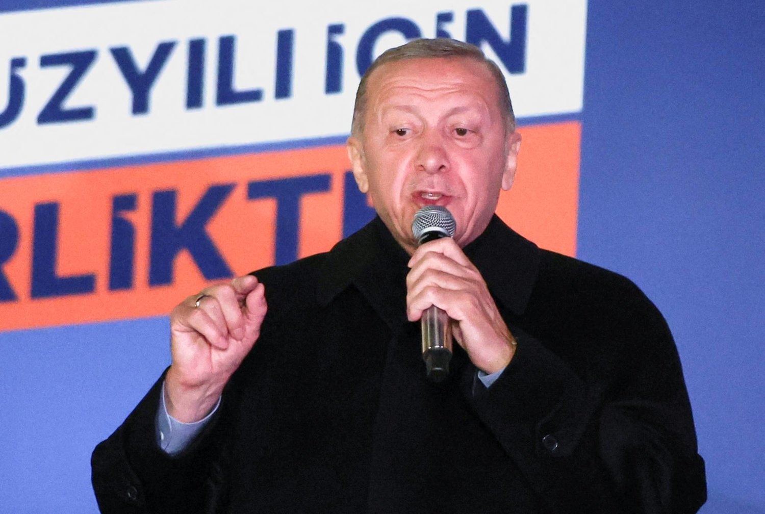 بعد إغلاق مراكز التصويت... إردوغان يؤكد تقدمه ويرحب بخوض جولة ثانية