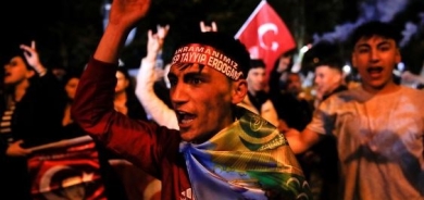 Turkey faces election runoff, Erdogan seen with momentum