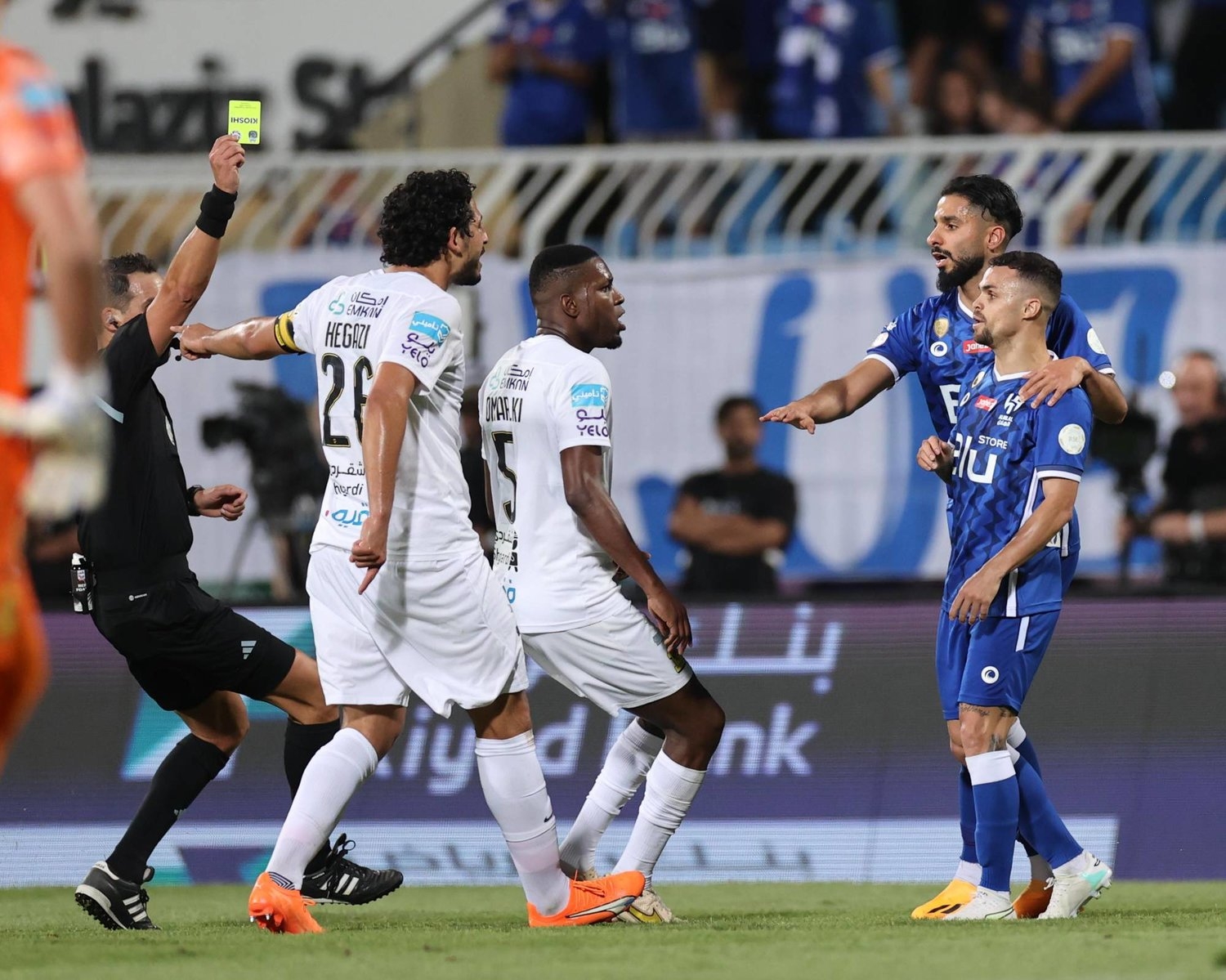 «احتفالية رونالدو» تشعل الغضب في مواجهة الهلال والاتحاد