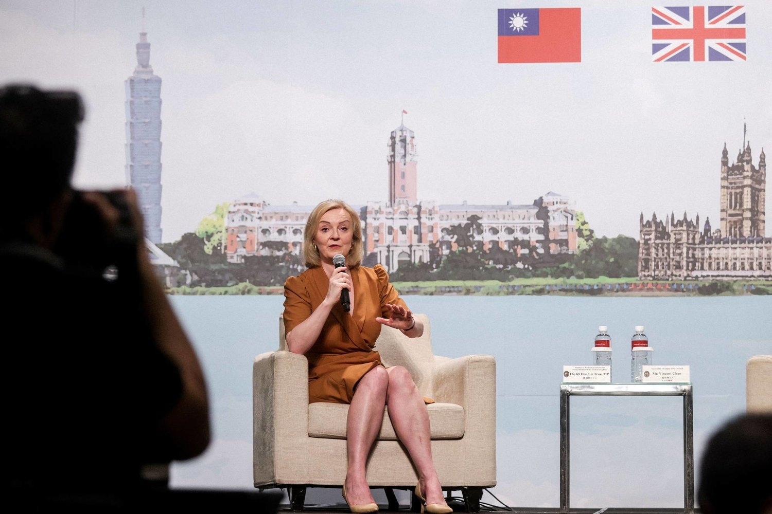 ليز تراس تطالب من تايوان بمزيد من الحزم الغربي حيال الصين