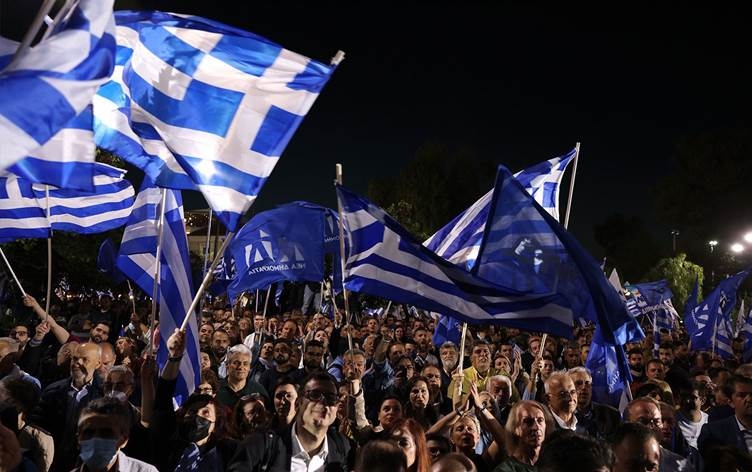 Yunanistan diçe ser sindoqan: 27 partî, 8 hevpeymanî hevrikiyê dikin