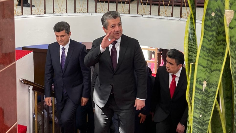 رئیس حكومة إقلیم كوردستان يصل عقرة بمرافقة وفد حكومي