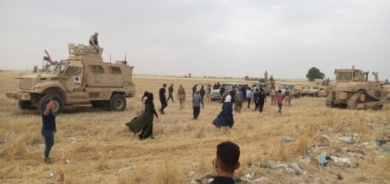 Artêşa Iraqê li dora kampa Mexmûrê xendeqan dikolê