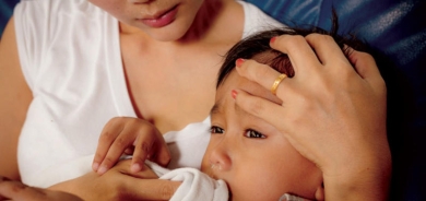 تقيؤ الطفل... الأسباب وطرق المعالجة