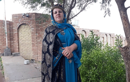 بێخاڵ عەبدوڵڵا:  دوای ماوەیەكی كەم لە ژیانی هاوسەریم، ئاڵتوونەكانم فرۆشت و مەكینەیەكی دروومانم پێی كڕی و دەستم بە كار كرد