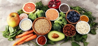 خبيرة تغذية تكشف نظاما غذائيا للعيش 100 عام