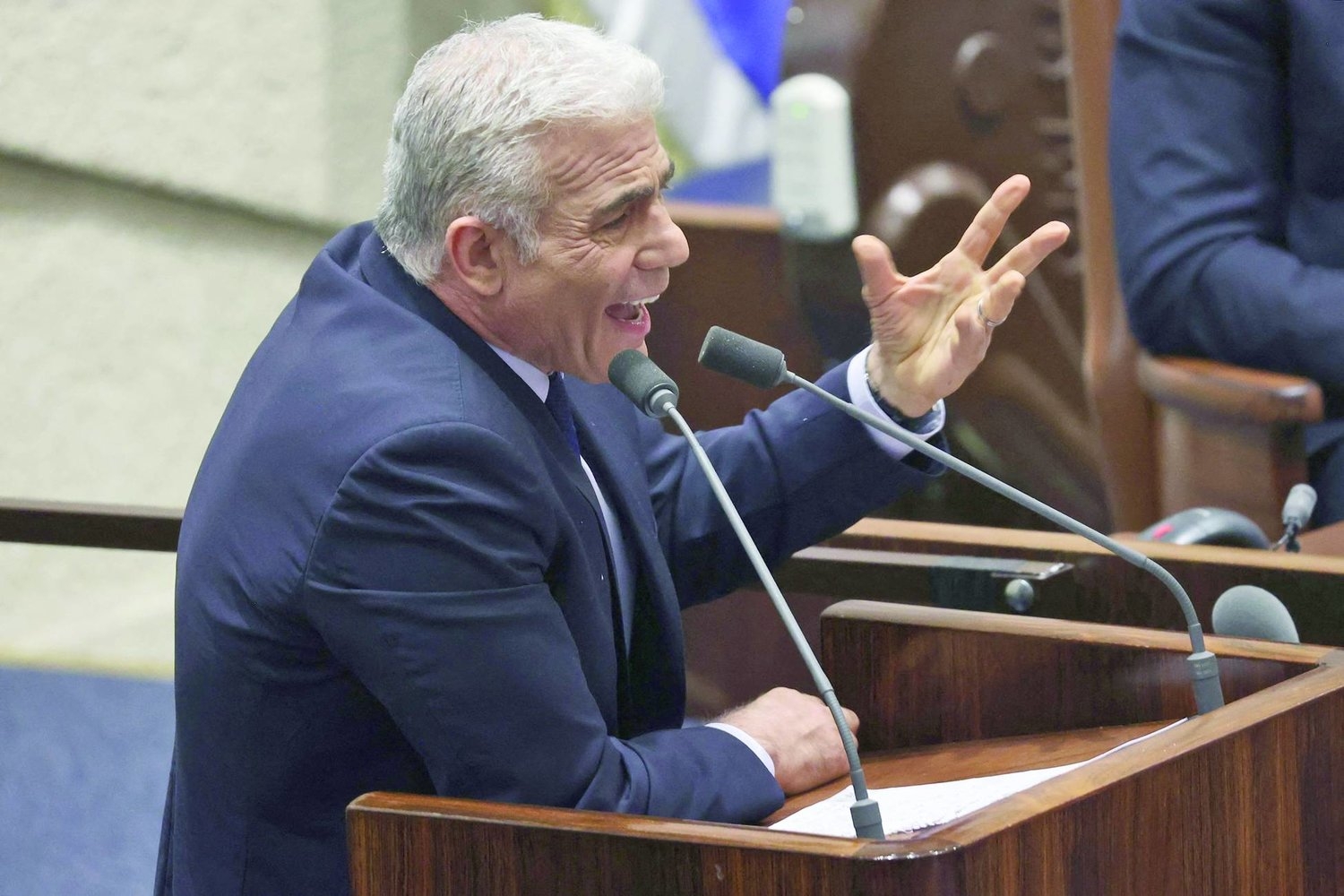 لبيد يحرّض الليكود على إطاحة نتنياهو