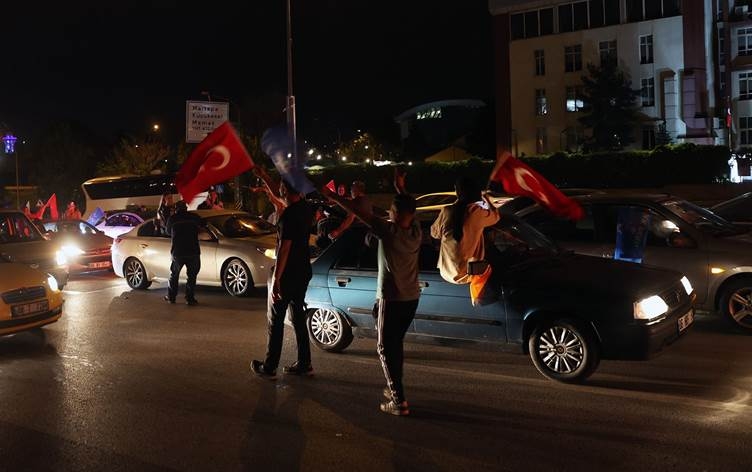Li Tirkiye di pîrozbahiya hilbijartinan de 3 kes mirin û 4 kes jî birîndar bûn