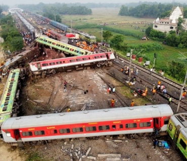 ژمارەی مردووانی ڕووداوی شەمەندەفەر لە هیندستان بەرزبووەوە بۆ ٣٠٠ كەس
