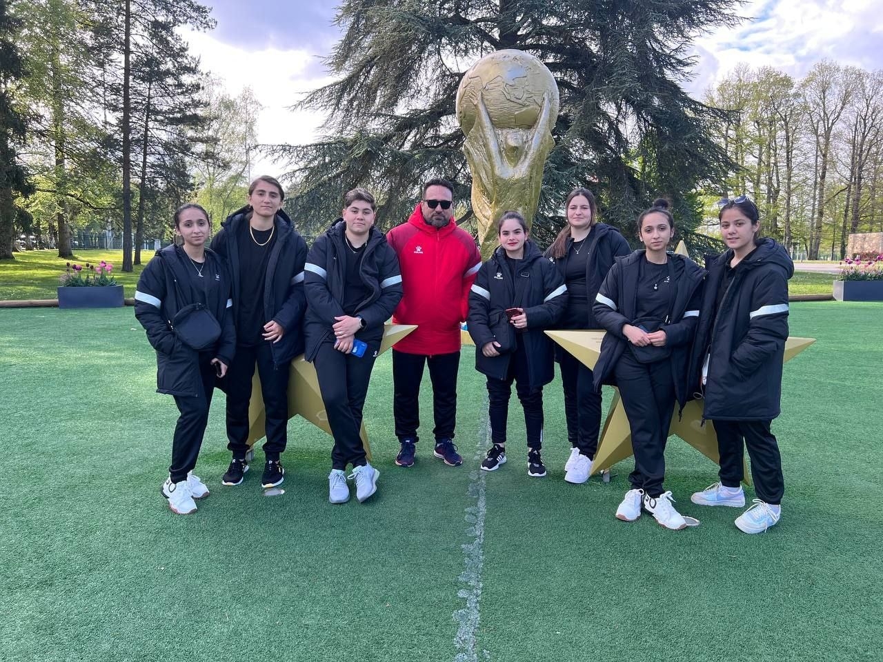 عەباس فەرەج كچە یاریزانەكانی بردە بەغداد