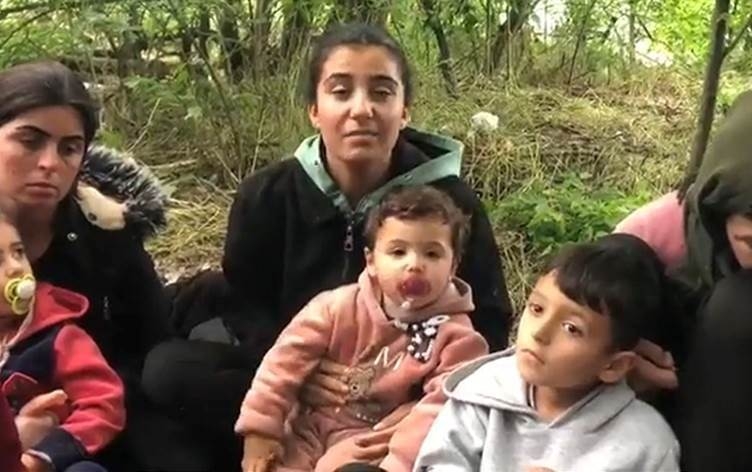 80 koçberên Kurdên Êzidî yên li ser sînorê Tirkiye-Yunanistanê asê mabûn hatin rizgarkirin