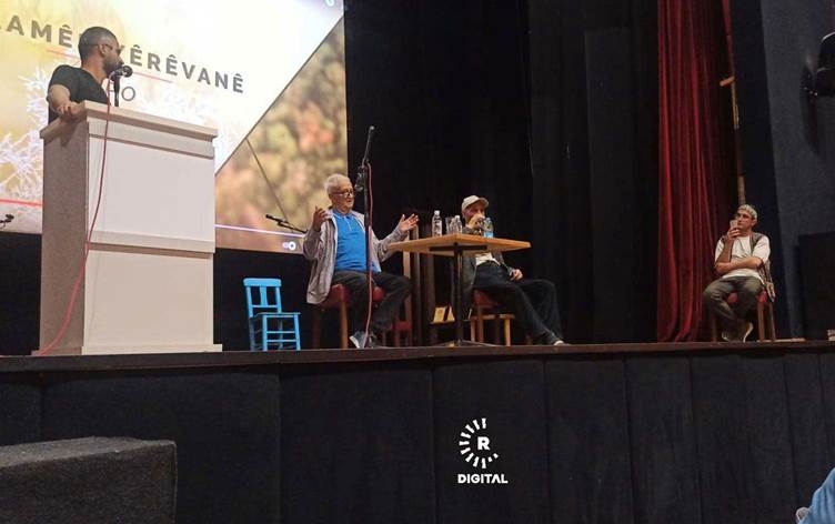 HEZKURDê li Îzmîrê Dengbêj Şakiro bibîr anî