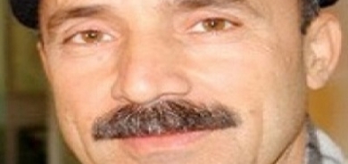 فلاح يزرع وجندي يمنع!