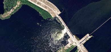 موسكو وكييف تتبادلان الاتهام بشأن انهيار السد