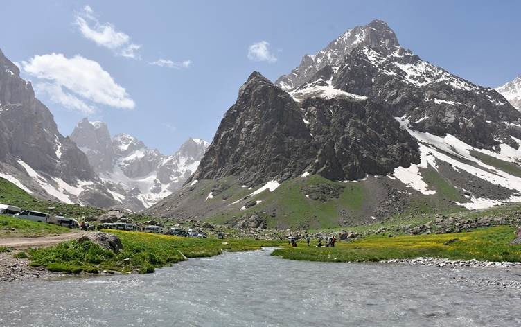 Geştiyar ref bi ref berê xwe didin Çiyayê Cîlo