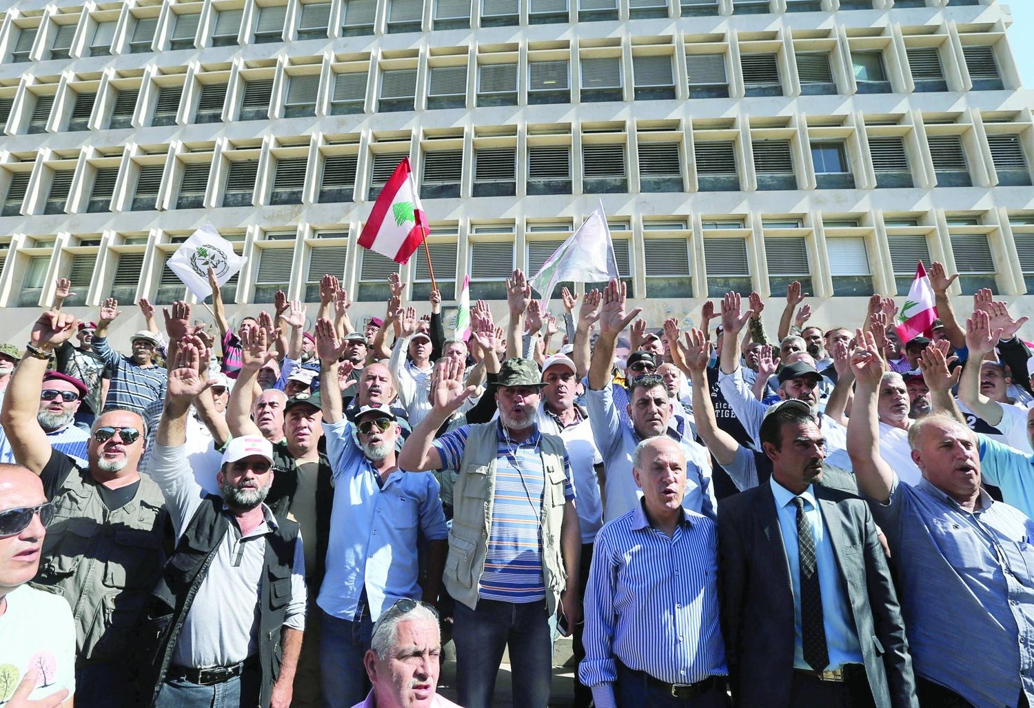 رياض سلامة... «حامي الليرة» الملاحق قضائياً