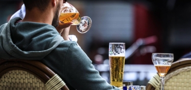 دراسة: تناول «أي كمية» من الكحول تزيد خطر الإصابة بنحو 60 مرضاً