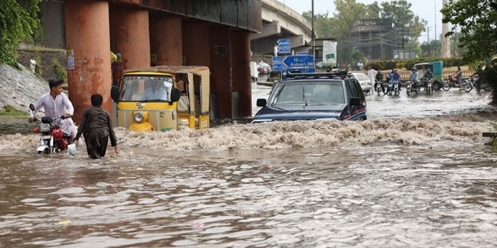 Li Pakistanê ji ber barîna baranên tund û dijwar 28 kes mirin