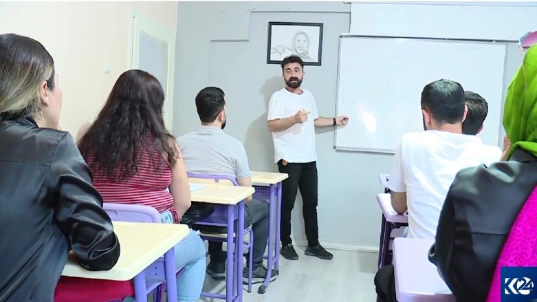 Komeleya MED DERê bêberamber perwerdehiya zimanê Kurdî dide