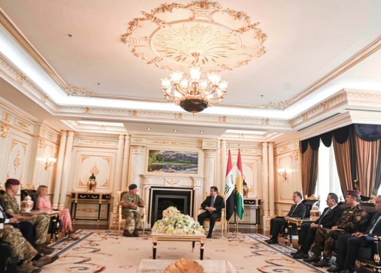 سەرۆکی حکوومەتی هەرێمی کوردستان پێشوازیی لە شاندێكى سه‌ربازيى به‌ريتانى کرد و چەند پرسێکیان تاوتوێکرد.