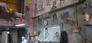 حدّاد كوردي يستغل مهاراته في صنع قطع فنية بالسليمانية
