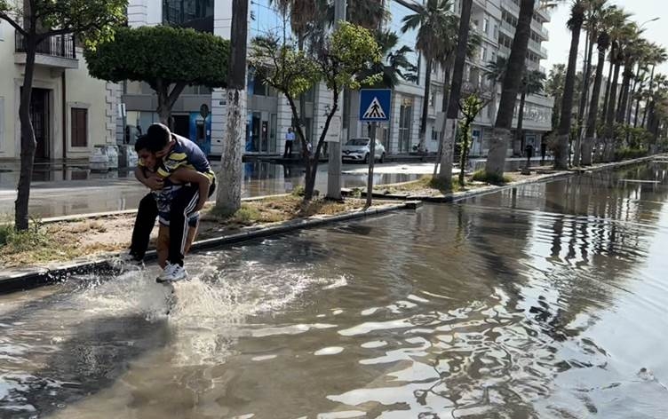 Îskenderûn di bin avê de ma