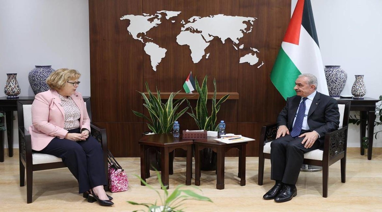 أشتية يقول إن الحكومة الإسرائيلية تدفع بالسلطة للانهيار