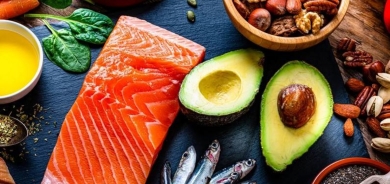 من المكسرات لجوز الهند... تعرّف على أهم مصادر الدهون الصحية