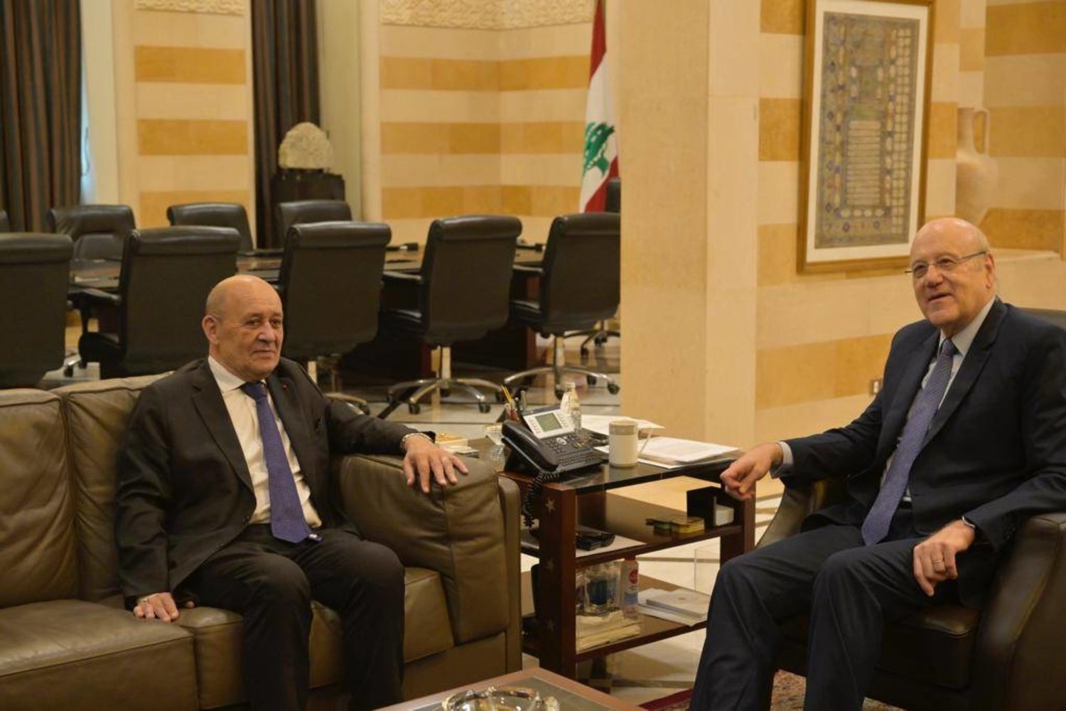 لودريان يستمع إلى مواقف القوى اللبنانية ولا يحمل خياراً