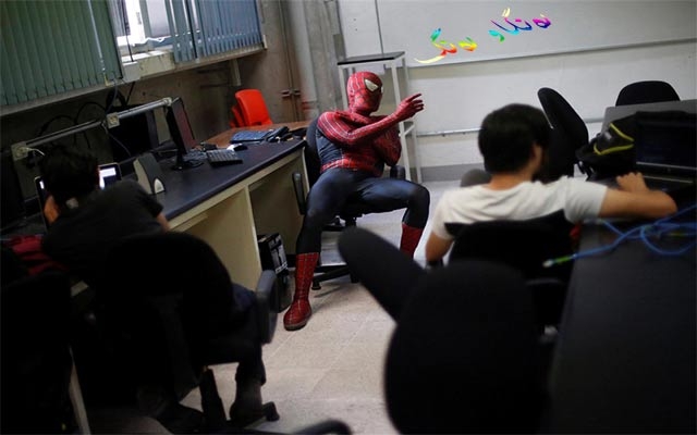 مامۆستایەك لە شێوەی سپایدەرمان