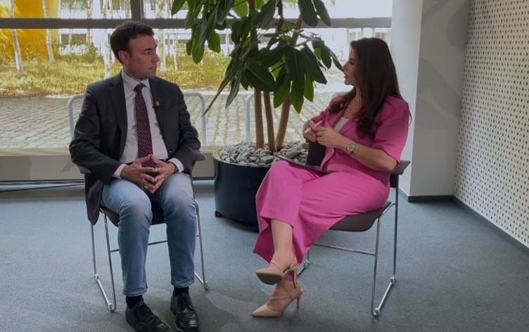 Parlamenterê SPD Nils Schmid: Herêma Kurdistanê li navçeyê mînaka hikûmeteke xwedî istiqrar e