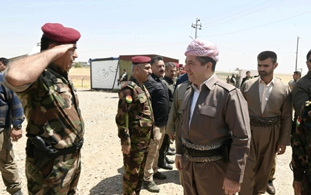 ئه‌مڕۆ مه‌سرور بارزانی سه‌ردانی هێزه‌كانی پێشمه‌رگه‌ی له‌ میحوه‌ری پردێ كرد و له‌ نزیكه‌وه‌ جه‌ژنه‌ پیرۆزه‌ی لێ كردن.