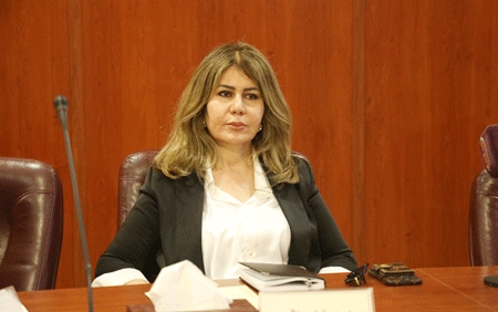 د.مونا یوخەنا یاقۆ  سەرۆكی دەستەی سەربەخۆی مافی مرۆڤ لە كوردستان:     زاڵكردنی هەندێ ڕێسای ئایینی و دابونەریتی كۆمەڵایەتی و عەشایری بەسەر دەقە یاساییەكاندا، دەبێتە هۆی گۆشەگیركردنی ڕۆڵی یاسا لە نێو كۆمەڵگەدا