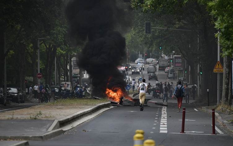 Tirkiyê ji bo Fransayê hişyariya geştiyariyê da
