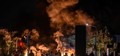 ماكرون يتشدد في مواجهة عاصفة الشغب