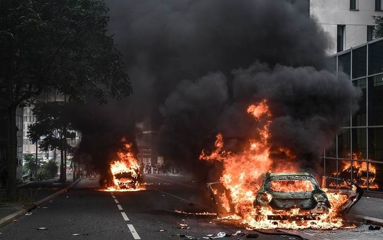 Wezareta Navxwe ya Fransayê: 719 kes hatin desteserkirin û 45 polîs jî birîndar bûn