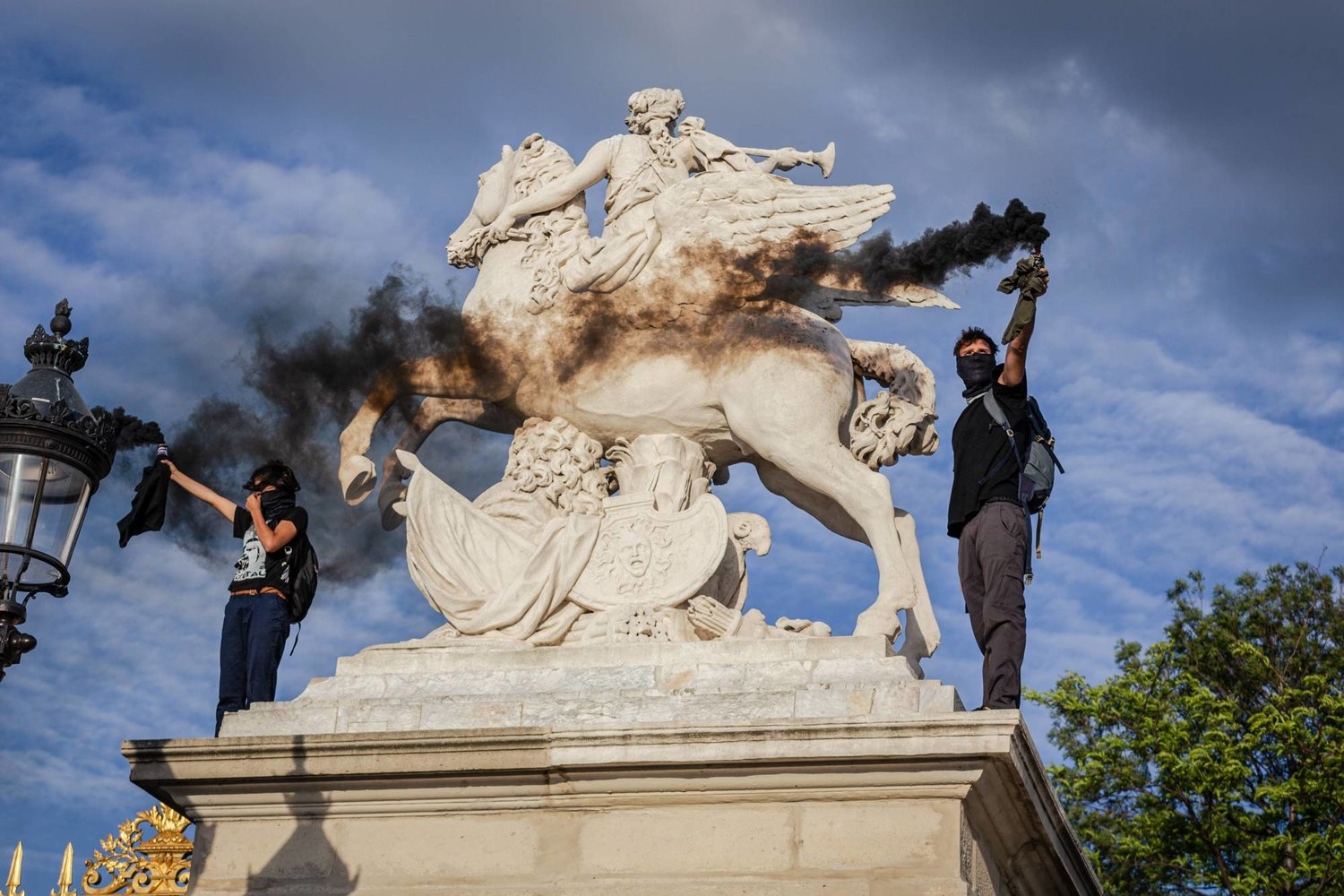 اضطرابات فرنسا تمتد إلى سويسرا... واعتقال 7 أشخاص