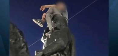 Li Rihayê zarokekî 13 salî ji ber çûbû ser peykerê Ataturk hat desteserkirin