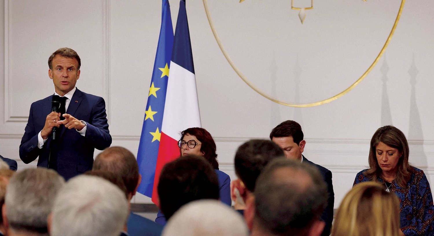 ماكرون: تجاوزنا ذروة الأزمة