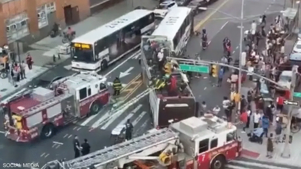 بەهۆی پێکدادانی دوو پاس زیاتر لە ٨٠ کەس بریندار بوون