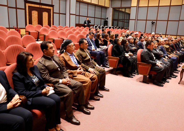 سەرۆك بارزانی لەگەڵ فڕاكسیۆنی پارتی دیموكراتی كوردستان لە پەرلەمانی كوردستان كۆبۆوە.