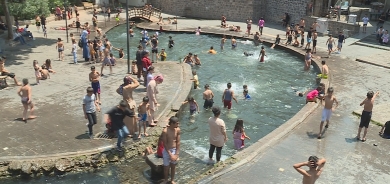 Li Bakurê Kurdistanê welatî ji ber germahiyê berê xwe didin cihên hênik