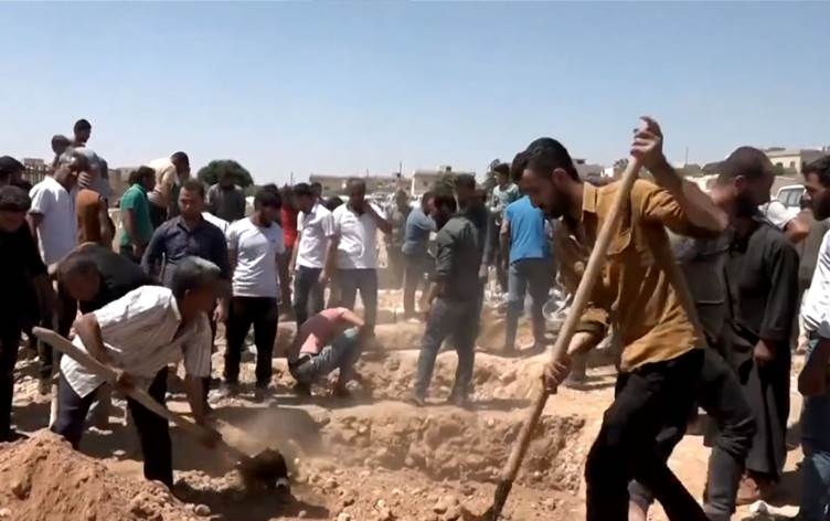 11 koçberên ku li Cezayîrê xeniqîbûn li Rojavayê Kurdistanê hatin veşartin